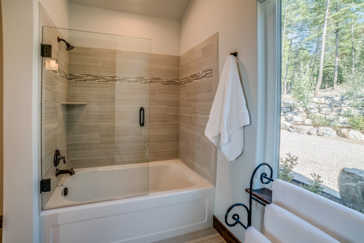Shower & Tub Repair in Fernando Salinas