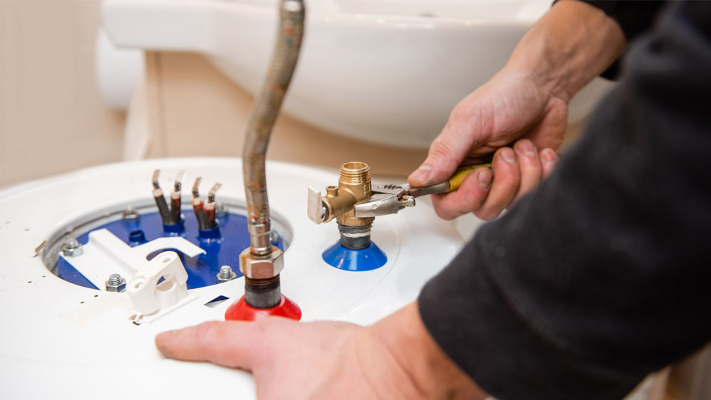 Water Heater Maintenance in Fernando Salinas
